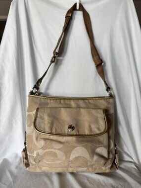 Coach Signature Canvas Kyra Hobo  Style F19680